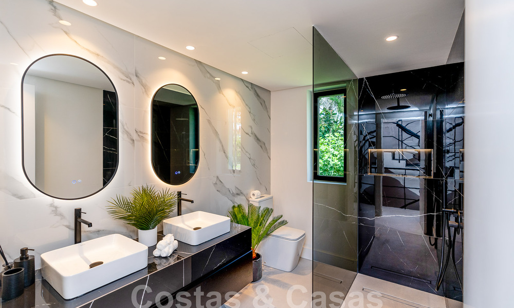 Villa de lujo modernizada en venta en el corazón del valle del golf de Nueva Andalucia, Marbella 54784