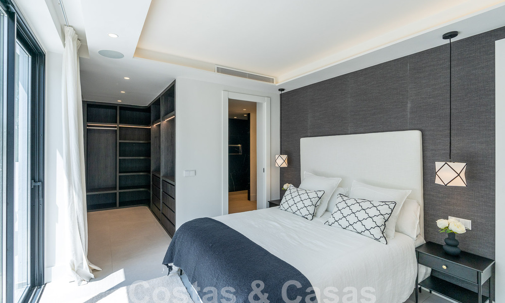 Villa de lujo modernizada en venta en el corazón del valle del golf de Nueva Andalucia, Marbella 54785