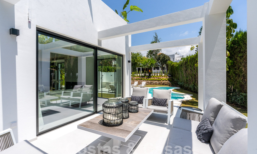 Villa de lujo modernizada en venta en el corazón del valle del golf de Nueva Andalucia, Marbella 54794