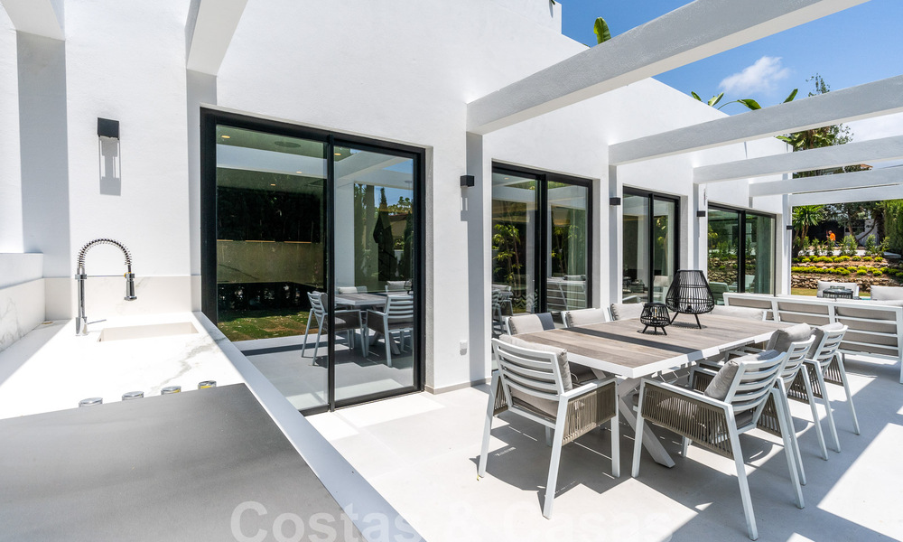 Villa de lujo modernizada en venta en el corazón del valle del golf de Nueva Andalucia, Marbella 54797