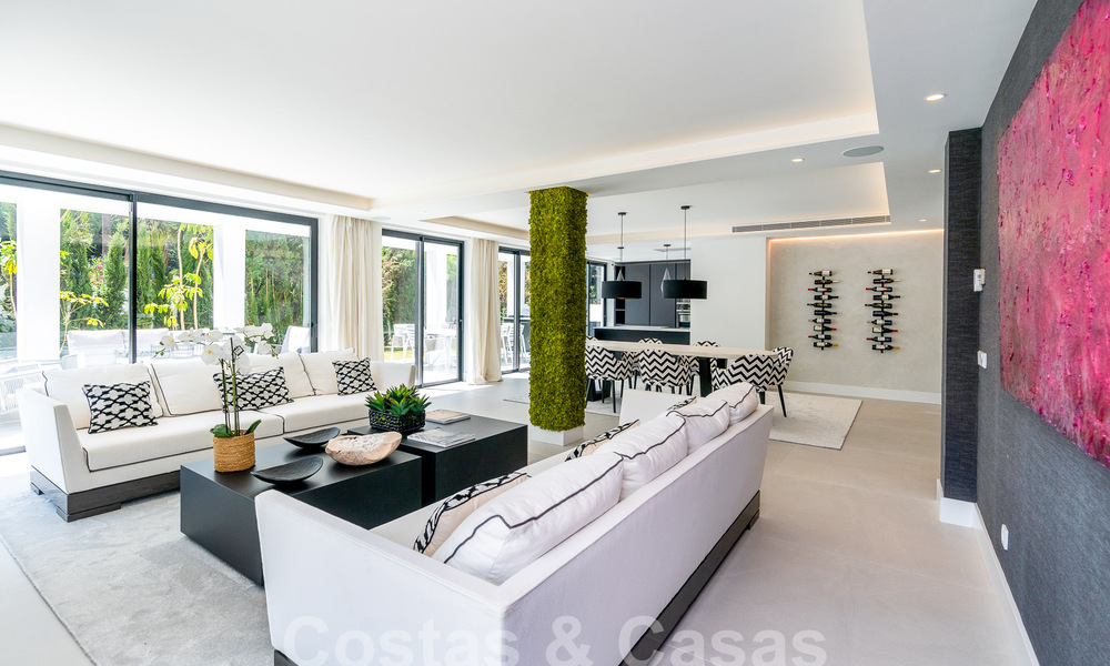 Villa de lujo modernizada en venta en el corazón del valle del golf de Nueva Andalucia, Marbella 54798
