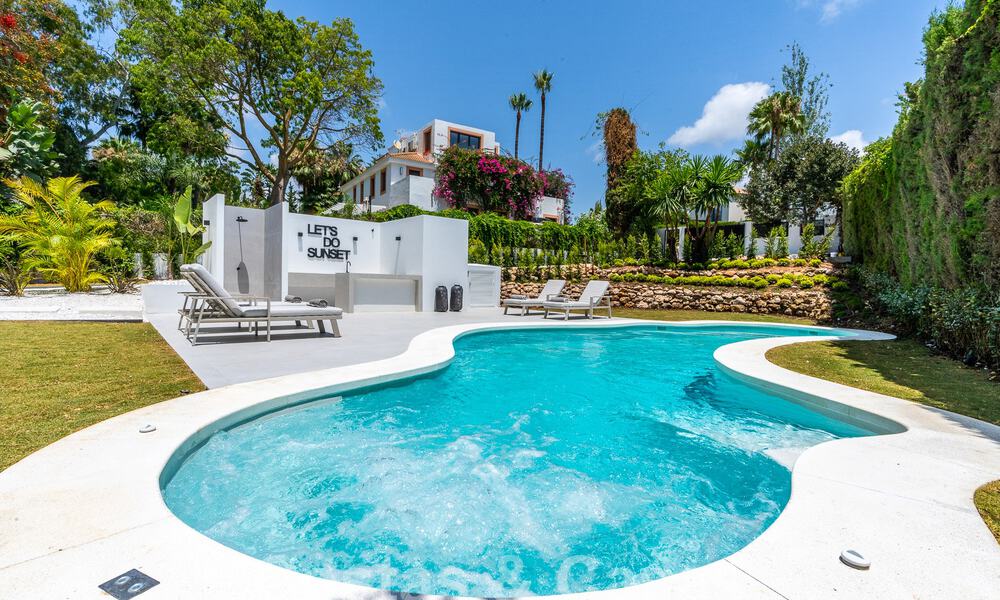 Villa de lujo modernizada en venta en el corazón del valle del golf de Nueva Andalucia, Marbella 54799
