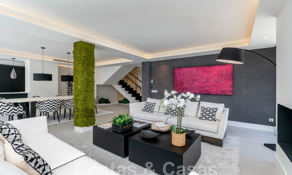 Villa de lujo modernizada en venta en el corazón del valle del golf de Nueva Andalucia, Marbella 54802