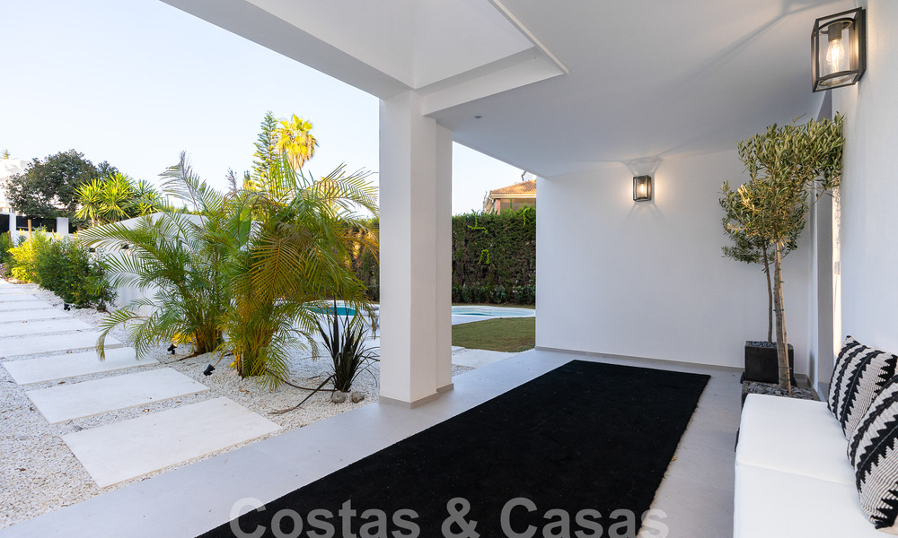 Villa de lujo modernizada en venta en el corazón del valle del golf de Nueva Andalucia, Marbella 54803