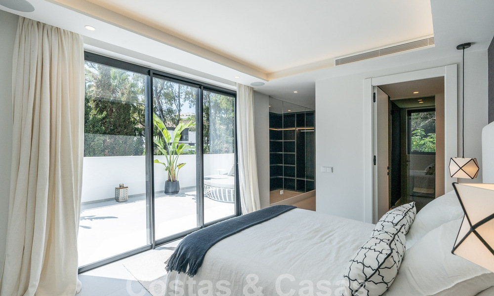 Villa de lujo modernizada en venta en el corazón del valle del golf de Nueva Andalucia, Marbella 54804