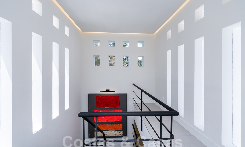 Villa de lujo modernizada en venta en el corazón del valle del golf de Nueva Andalucia, Marbella 54811