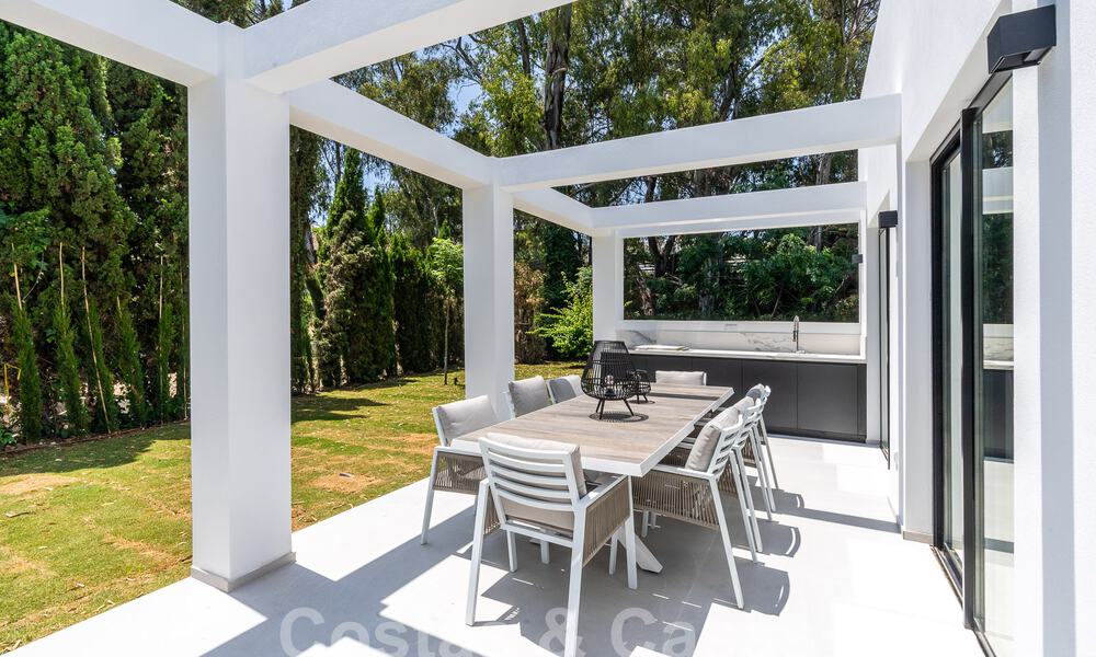 Villa de lujo modernizada en venta en el corazón del valle del golf de Nueva Andalucia, Marbella 54812