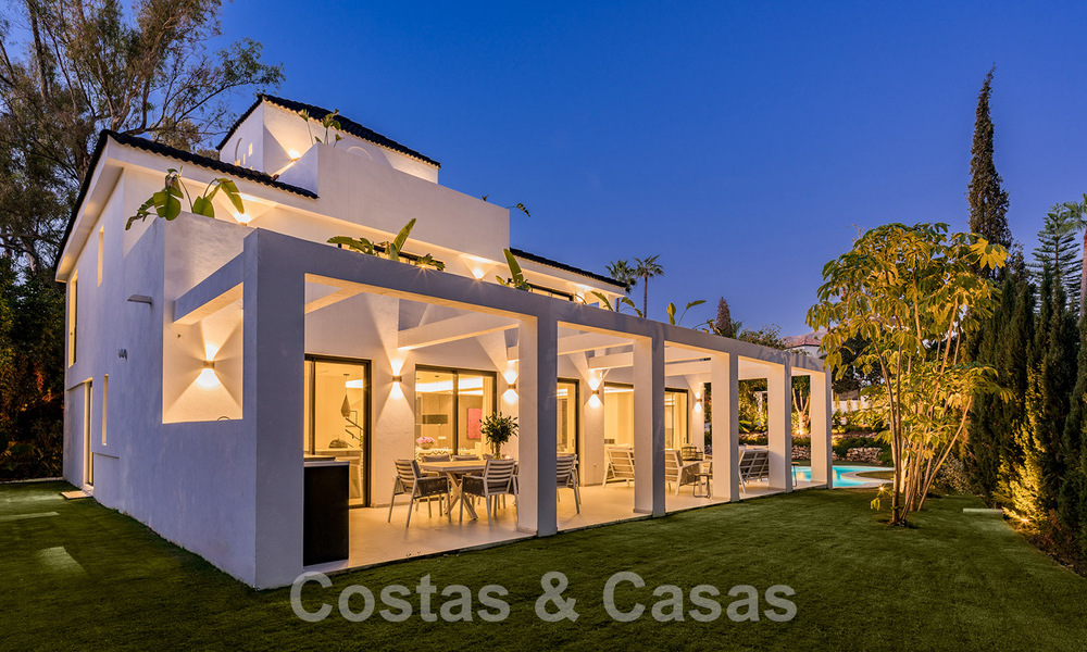 Villa de lujo modernizada en venta en el corazón del valle del golf de Nueva Andalucia, Marbella 61976