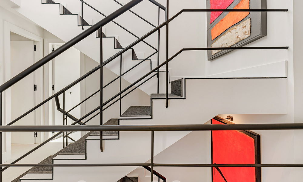 Villa de lujo modernizada en venta en el corazón del valle del golf de Nueva Andalucia, Marbella 61982