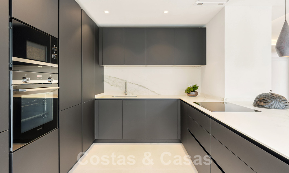 Villa de lujo modernizada en venta en el corazón del valle del golf de Nueva Andalucia, Marbella 62004