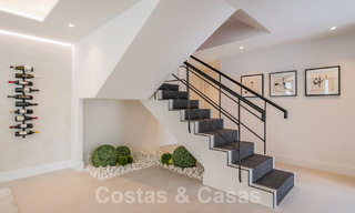 Villa de lujo modernizada en venta en el corazón del valle del golf de Nueva Andalucia, Marbella 62005 