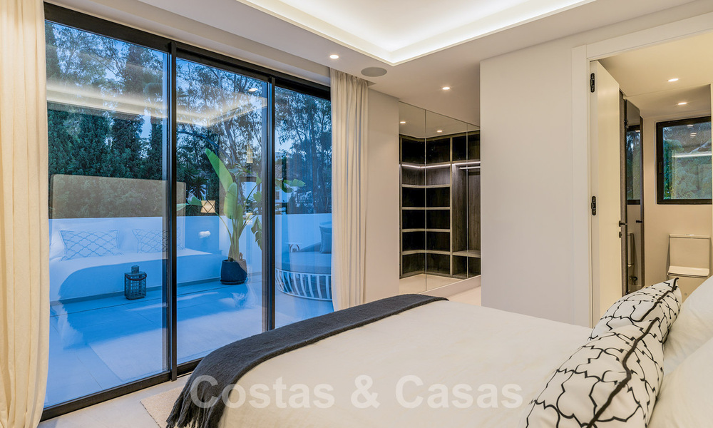 Villa de lujo modernizada en venta en el corazón del valle del golf de Nueva Andalucia, Marbella 62014