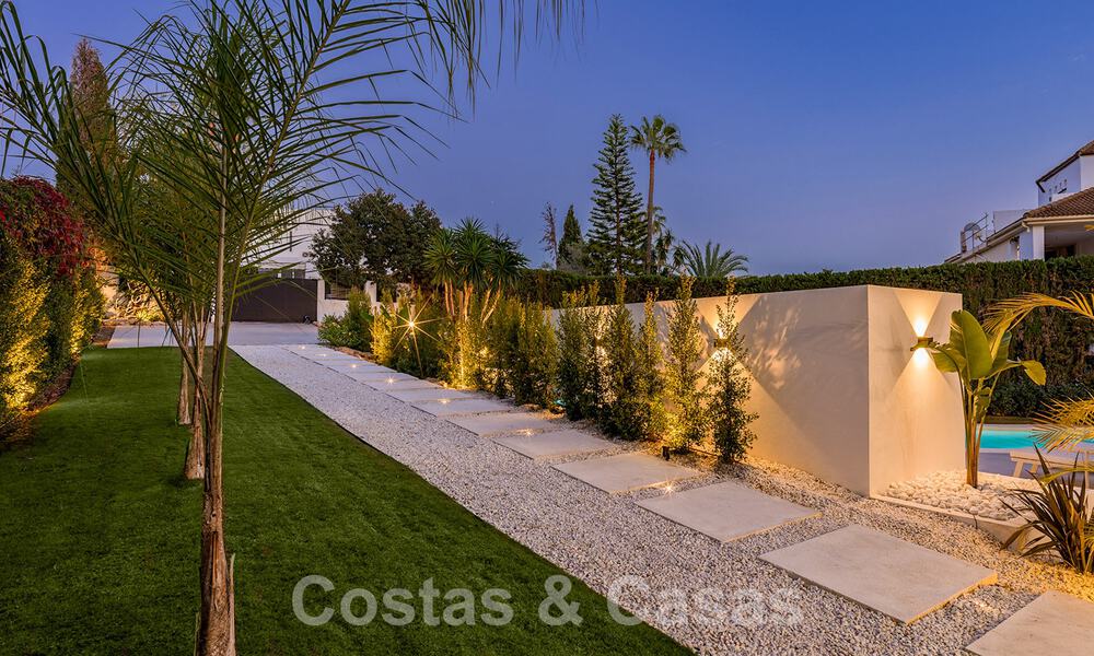 Villa de lujo modernizada en venta en el corazón del valle del golf de Nueva Andalucia, Marbella 62022