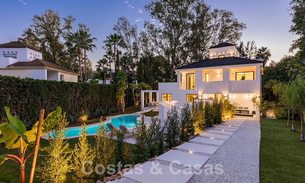 Villa de lujo modernizada en venta en el corazón del valle del golf de Nueva Andalucia, Marbella 62023