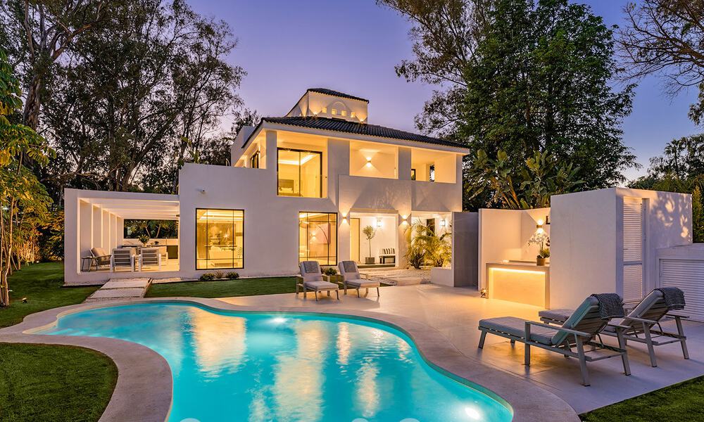 Villa de lujo modernizada en venta en el corazón del valle del golf de Nueva Andalucia, Marbella 62024