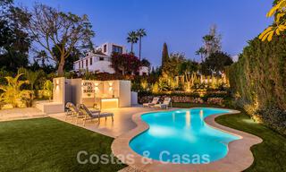 Villa de lujo modernizada en venta en el corazón del valle del golf de Nueva Andalucia, Marbella 62025 