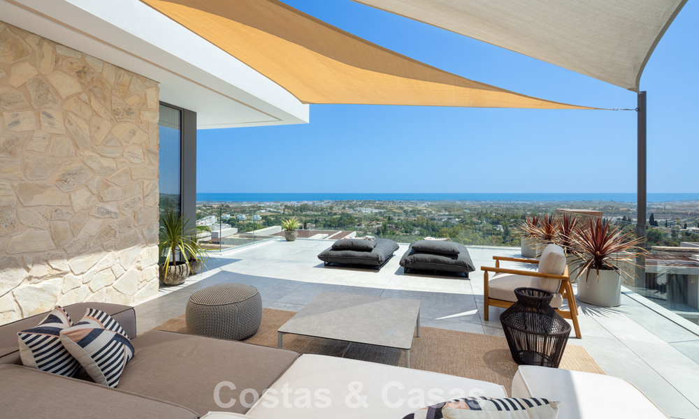 Impresionante y arquitectónica villa de lujo en venta con vistas abiertas al mar en una zona residencial elevada en las colinas de La Quinta en Marbella - Benahavis 54138