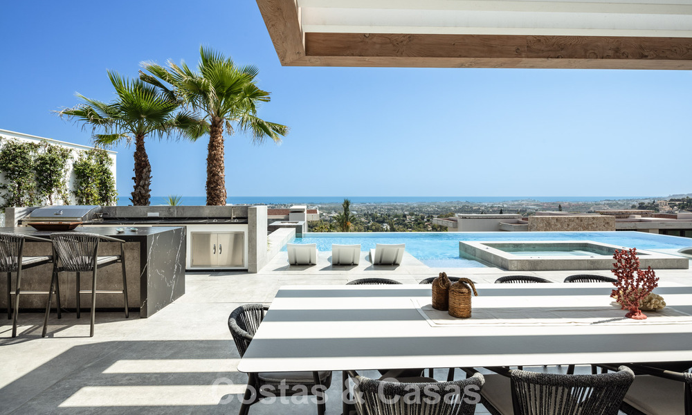 Impresionante y arquitectónica villa de lujo en venta con vistas abiertas al mar en una zona residencial elevada en las colinas de La Quinta en Marbella - Benahavis 54147