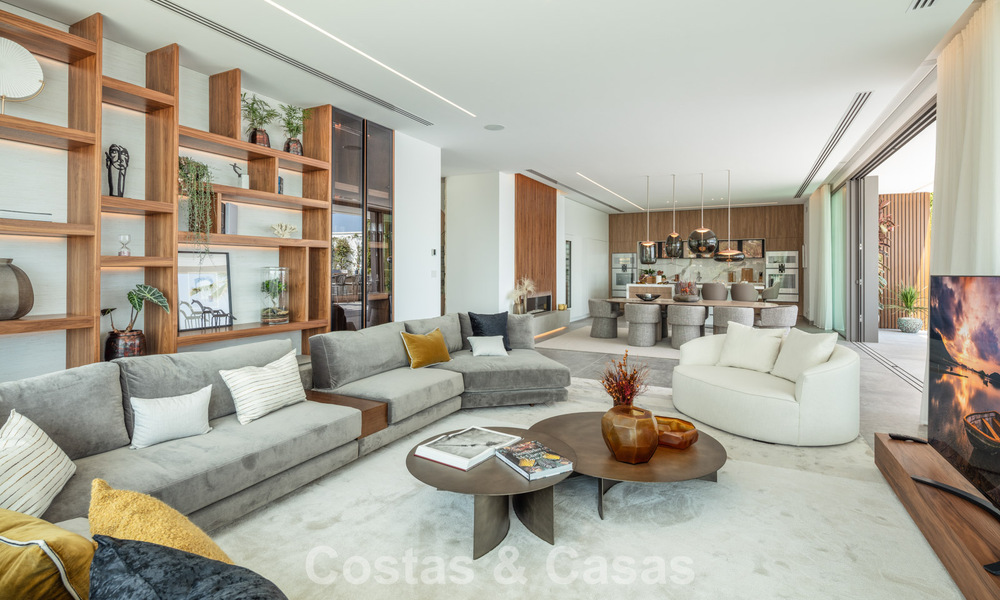Impresionante y arquitectónica villa de lujo en venta con vistas abiertas al mar en una zona residencial elevada en las colinas de La Quinta en Marbella - Benahavis 54148