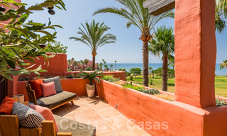 Extraordinario ático de lujo en venta, primera línea de playa en la Nueva Milla de Oro entre Marbella y Estepona centro 54242 