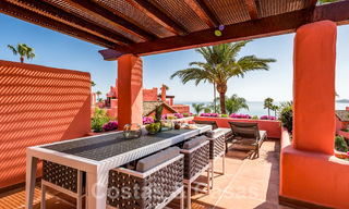 Ático de lujo en venta situado en primera línea de playa en la Nueva Milla de Oro, Marbella - Estepona 55128 