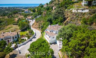 Villa de lujo independiente de estilo clásico español en venta con sublimes vistas al mar en Marbella - Benahavis 55132 