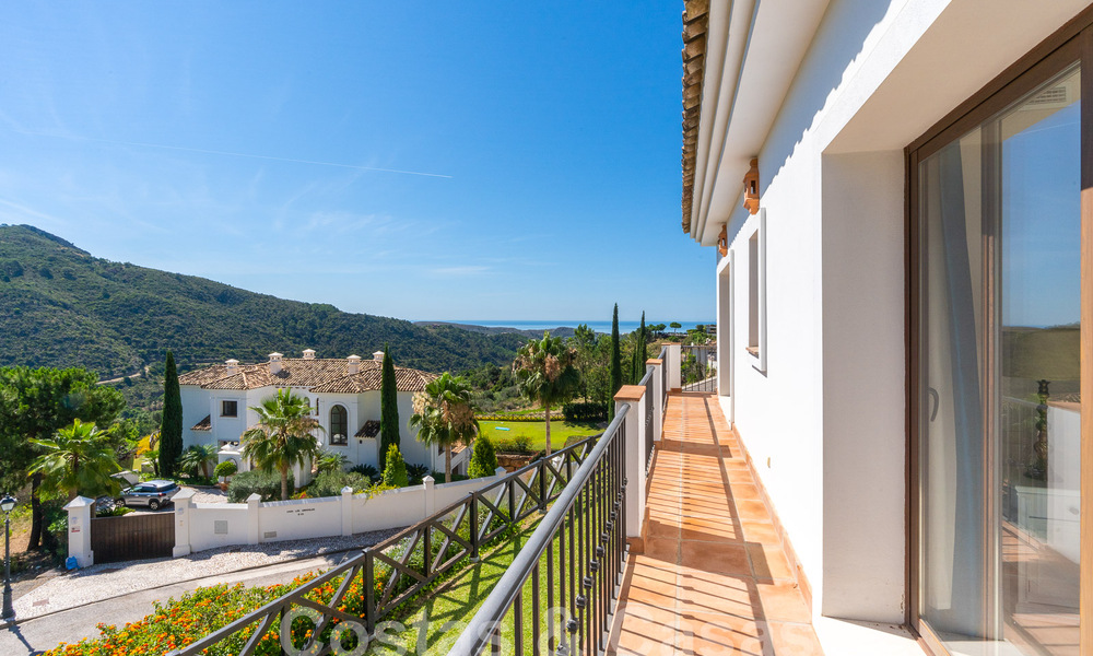 Villa de lujo independiente de estilo clásico español en venta con sublimes vistas al mar en Marbella - Benahavis 55138