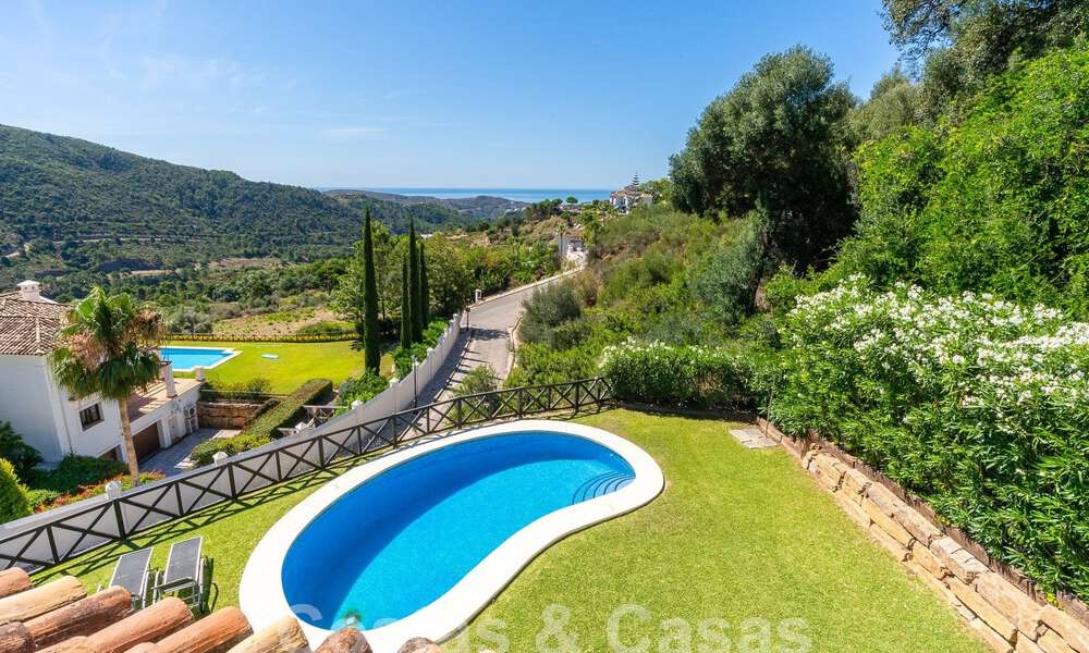 Villa de lujo independiente de estilo clásico español en venta con sublimes vistas al mar en Marbella - Benahavis 55157