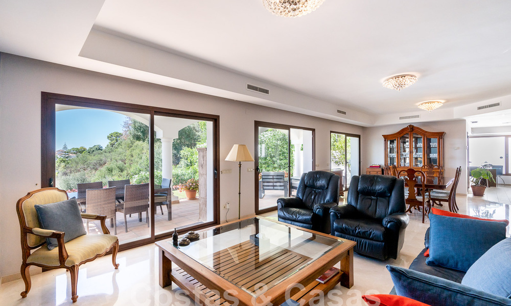 Villa de lujo independiente de estilo clásico español en venta con sublimes vistas al mar en Marbella - Benahavis 55169