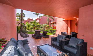 Apartamento de lujo con jardín en venta en un complejo en primera línea de playa en la Nueva Milla de Oro entre Marbella y Estepona 55283 