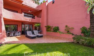 Apartamento de lujo con jardín en venta en un complejo en primera línea de playa en la Nueva Milla de Oro entre Marbella y Estepona 55287 