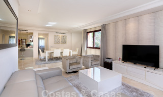 Apartamento de lujo con jardín en venta en un complejo en primera línea de playa en la Nueva Milla de Oro entre Marbella y Estepona 55293 
