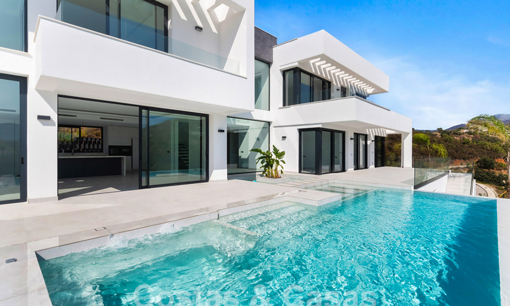 Nueva, moderna villa de lujo en venta con vistas panorámicas en Marbella - Benahavis 61439