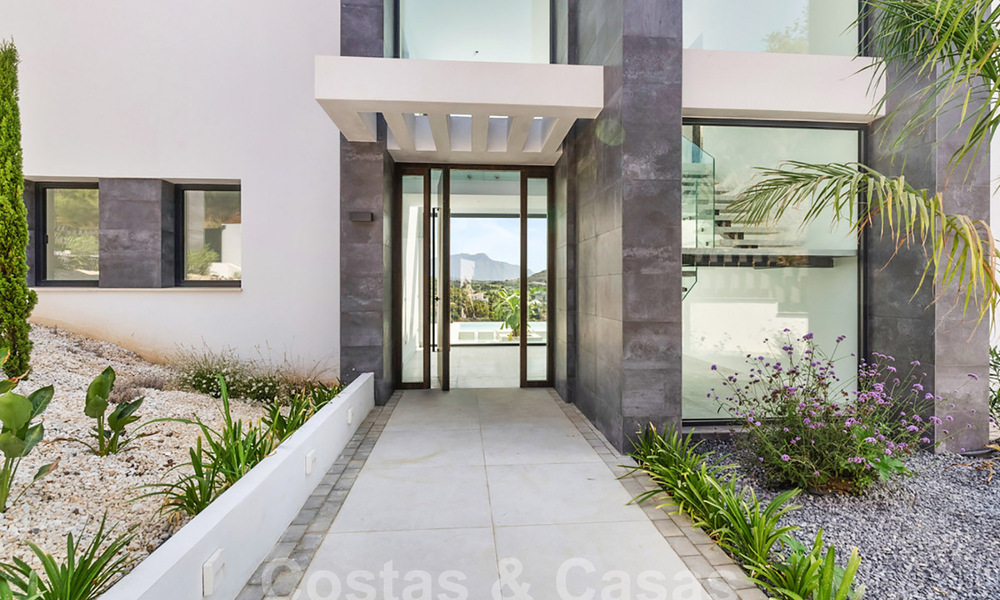 Nueva, moderna villa de lujo en venta con vistas panorámicas en Marbella - Benahavis 61443