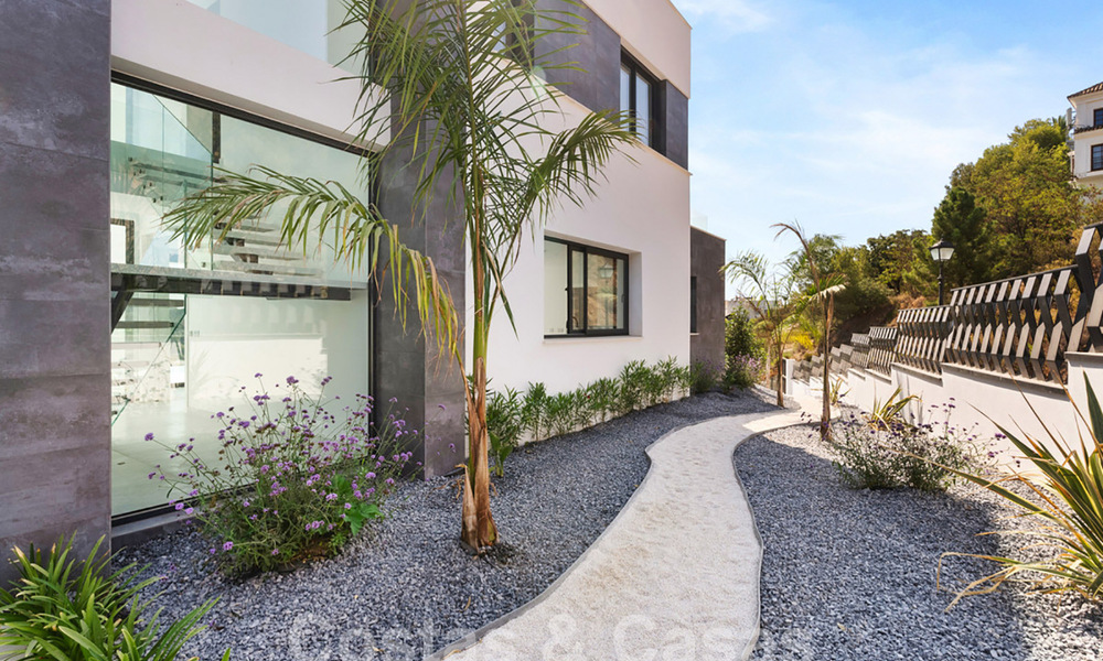Nueva, moderna villa de lujo en venta con vistas panorámicas en Marbella - Benahavis 61444