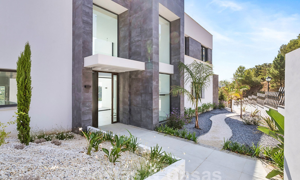 Nueva, moderna villa de lujo en venta con vistas panorámicas en Marbella - Benahavis 61445