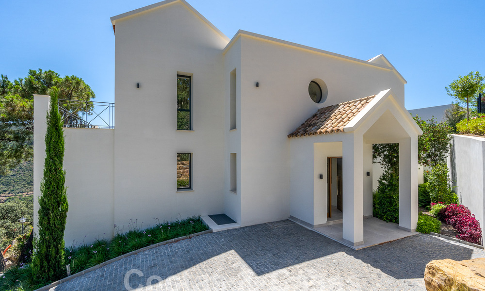 Villa de lujo independiente de estilo andaluz en venta en un entorno fantástico y natural de Marbella - Benahavis 55222