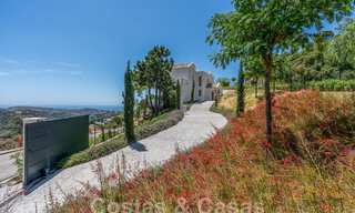 Villa de lujo independiente de estilo andaluz en venta en un entorno fantástico y natural de Marbella - Benahavis 55224 