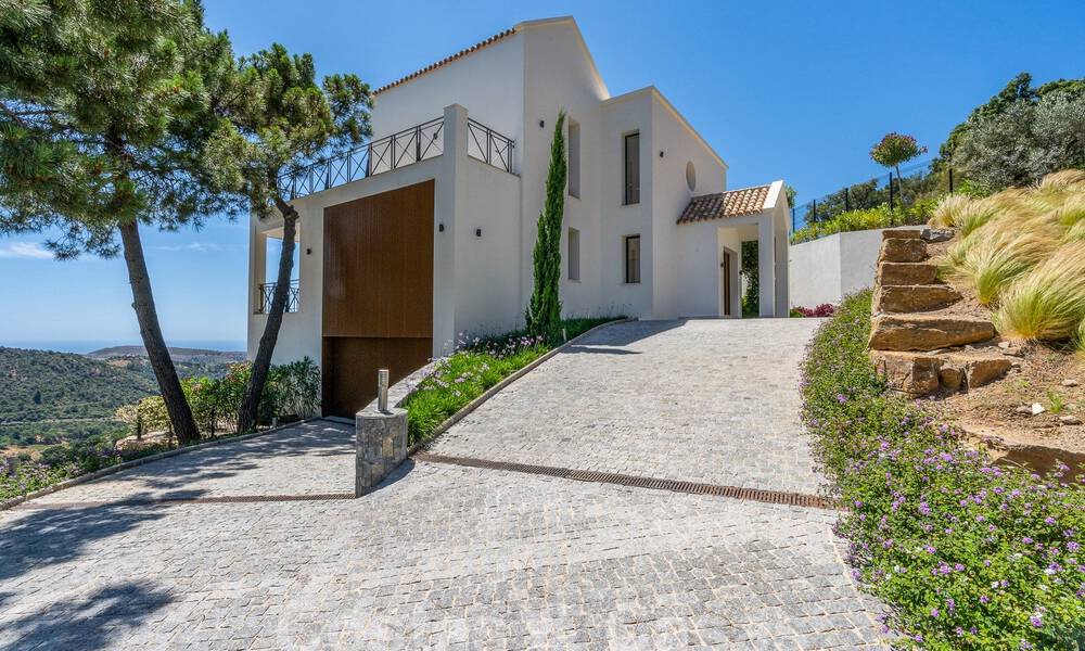 Villa de lujo independiente de estilo andaluz en venta en un entorno fantástico y natural de Marbella - Benahavis 55226
