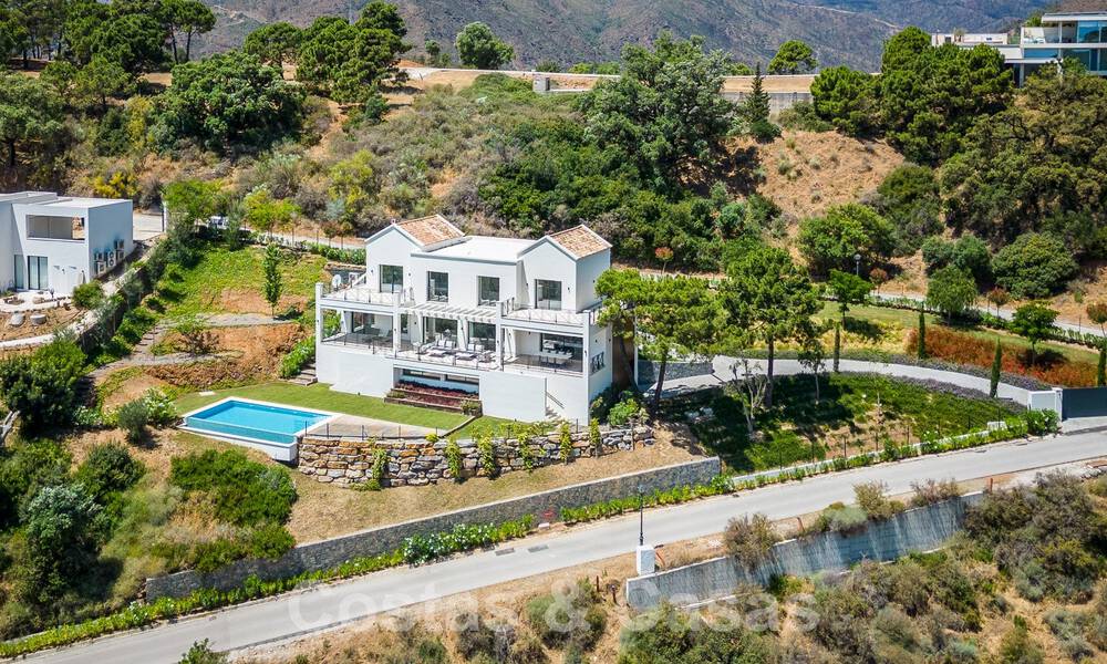 Villa de lujo independiente de estilo andaluz en venta en un entorno fantástico y natural de Marbella - Benahavis 55229