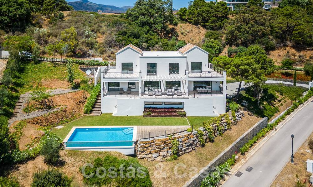 Villa de lujo independiente de estilo andaluz en venta en un entorno fantástico y natural de Marbella - Benahavis 55231