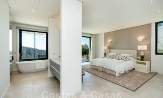 Villa de lujo independiente de estilo andaluz en venta en un entorno fantástico y natural de Marbella - Benahavis 55233 