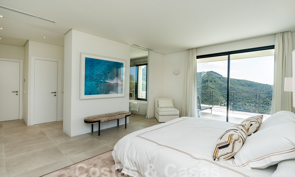 Villa de lujo independiente de estilo andaluz en venta en un entorno fantástico y natural de Marbella - Benahavis 55234