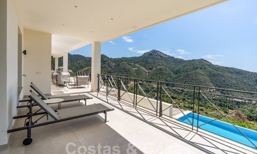 Villa de lujo independiente de estilo andaluz en venta en un entorno fantástico y natural de Marbella - Benahavis 55249