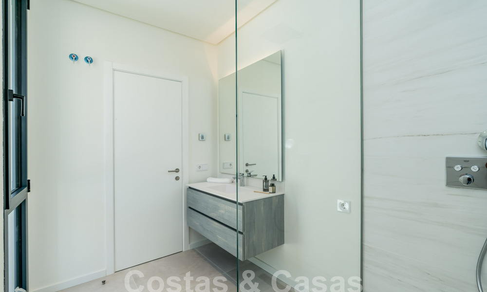 Villa de lujo independiente de estilo andaluz en venta en un entorno fantástico y natural de Marbella - Benahavis 55251