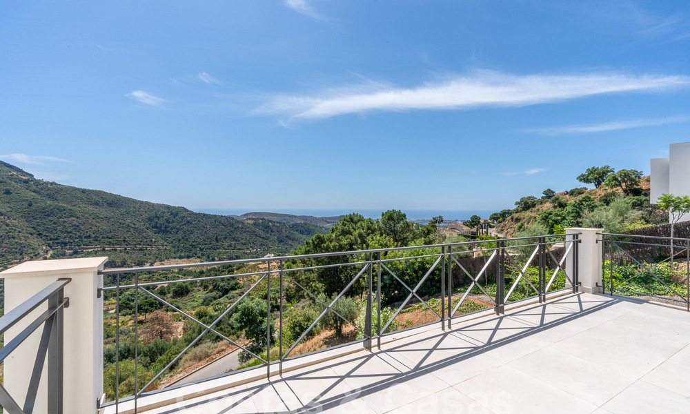 Villa de lujo independiente de estilo andaluz en venta en un entorno fantástico y natural de Marbella - Benahavis 55255