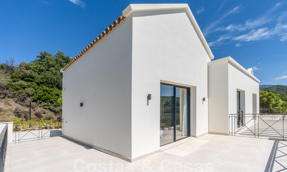 Villa de lujo independiente de estilo andaluz en venta en un entorno fantástico y natural de Marbella - Benahavis 55256