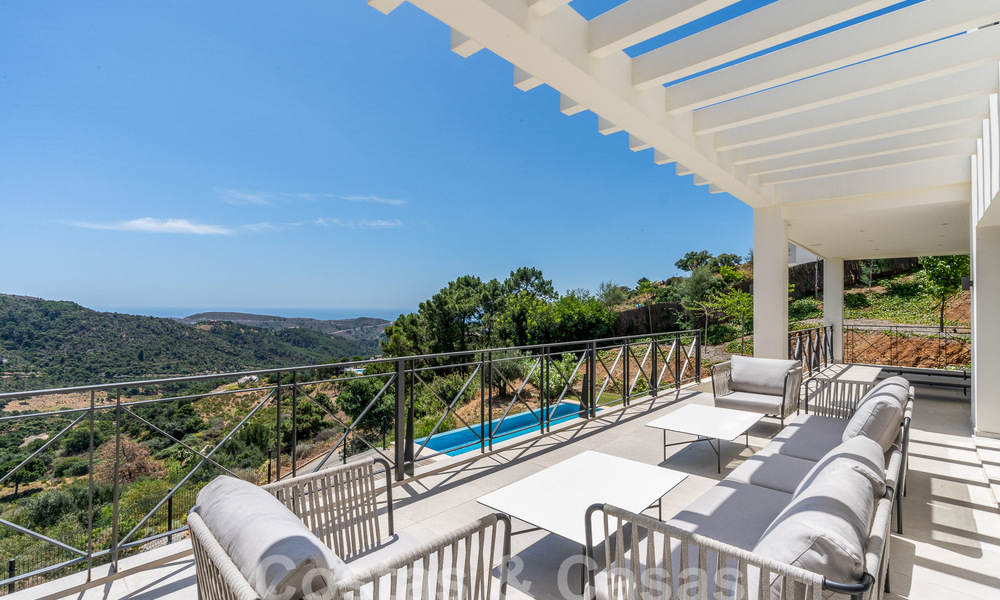 Villa de lujo independiente de estilo andaluz en venta en un entorno fantástico y natural de Marbella - Benahavis 55272