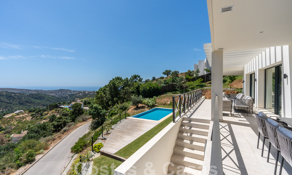 Villa de lujo independiente de estilo andaluz en venta en un entorno fantástico y natural de Marbella - Benahavis 55274