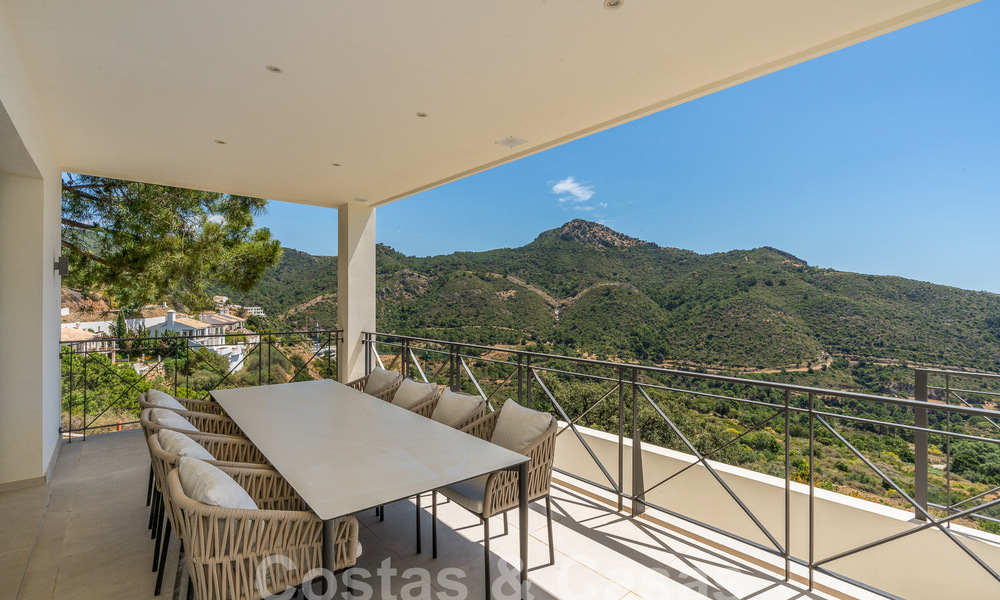 Villa de lujo independiente de estilo andaluz en venta en un entorno fantástico y natural de Marbella - Benahavis 55275